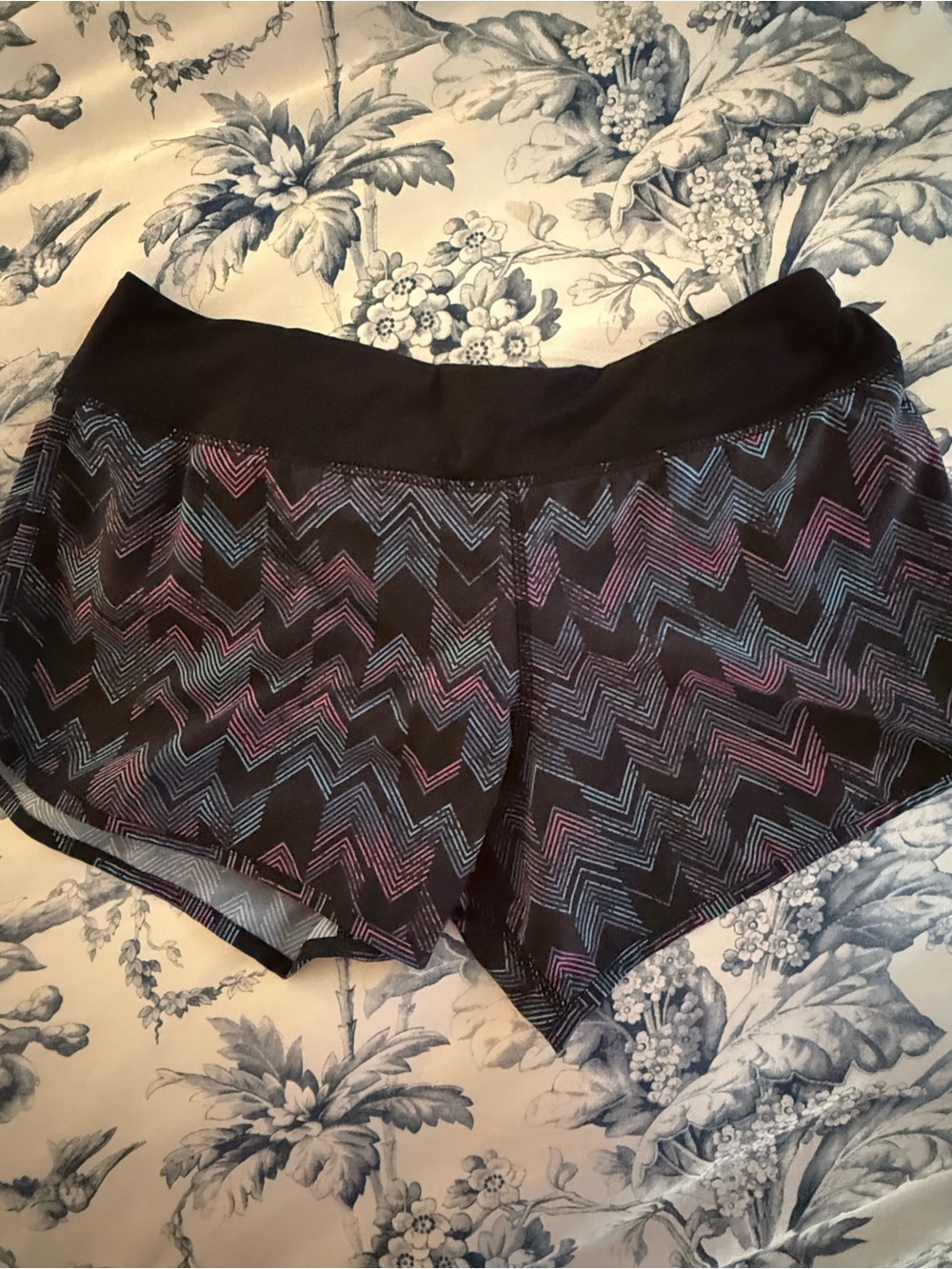 Run Rabbit Chevron print running shorts